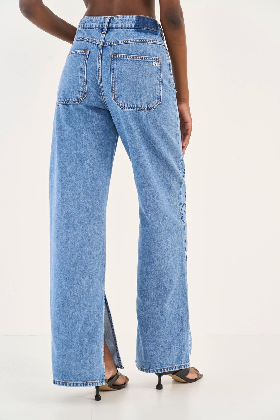 Calça Jeans Juliette Wide Leg Com Bordado Colcci