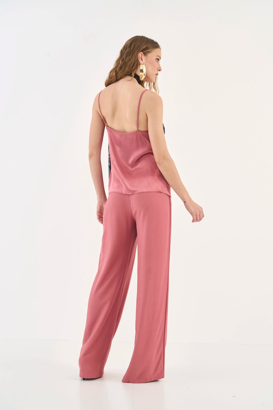 Blusa Comfort Acetinada Com Detalhe Em Renda Colcci