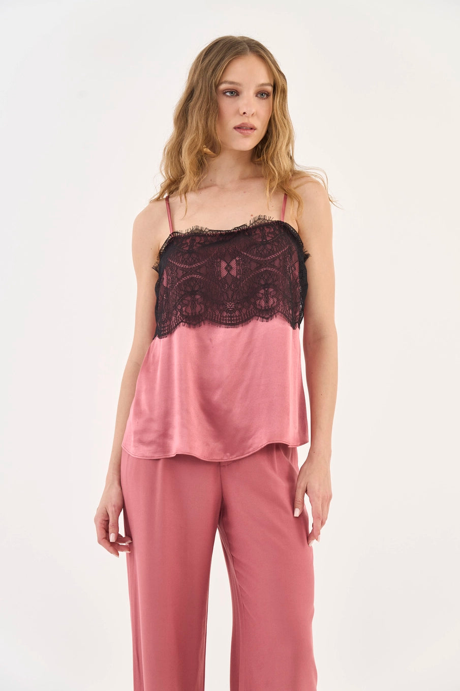 Blusa Comfort Acetinada Com Detalhe Em Renda Colcci