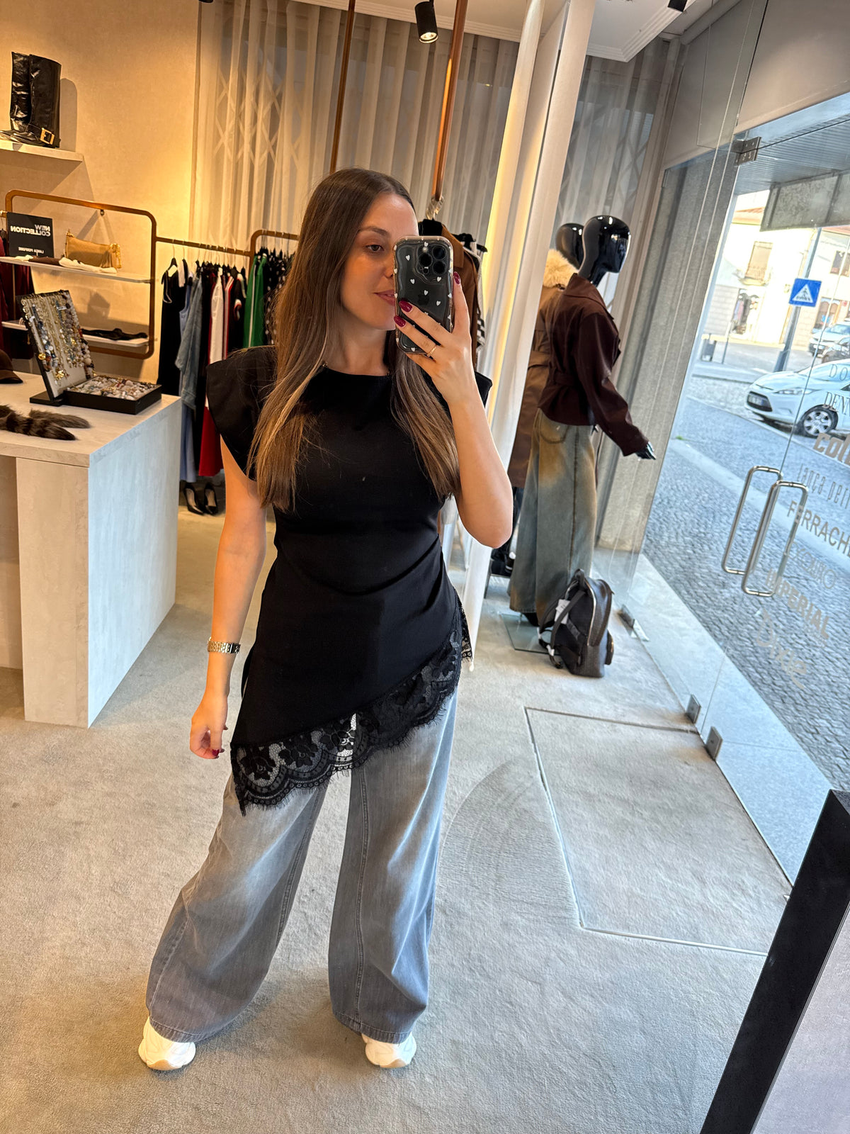 Blusa com renda assimétrica HAVEONE