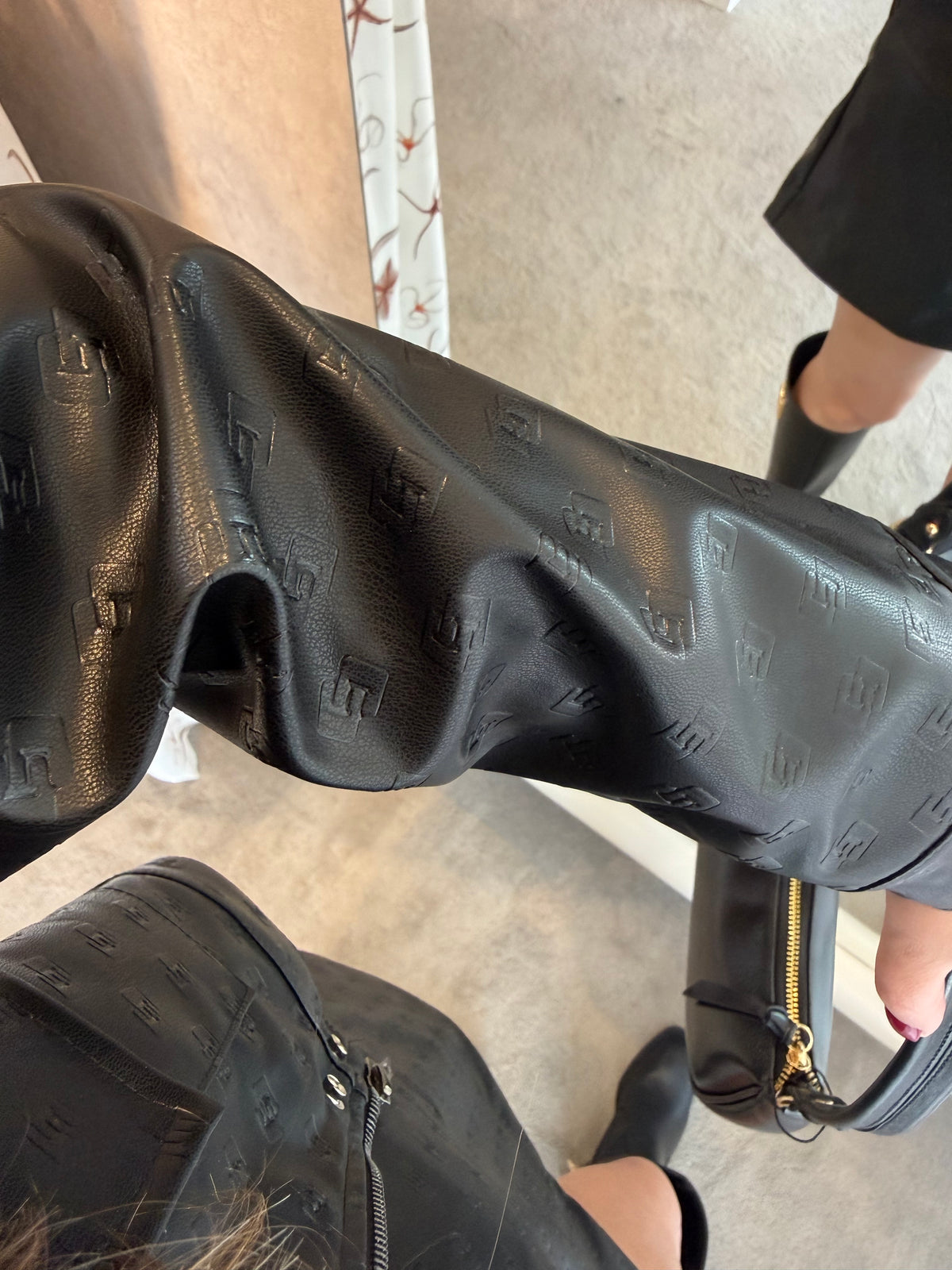 Jaqueta Resinada Com Bolsos Frontais Colcci