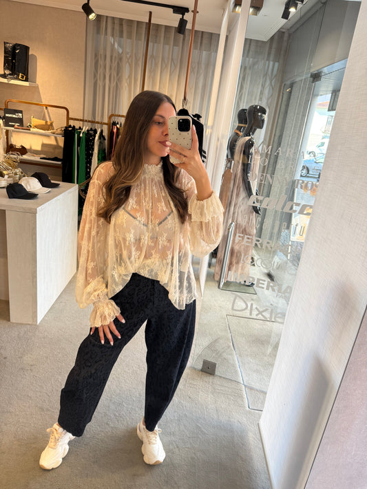 Blusa rendada Imperial