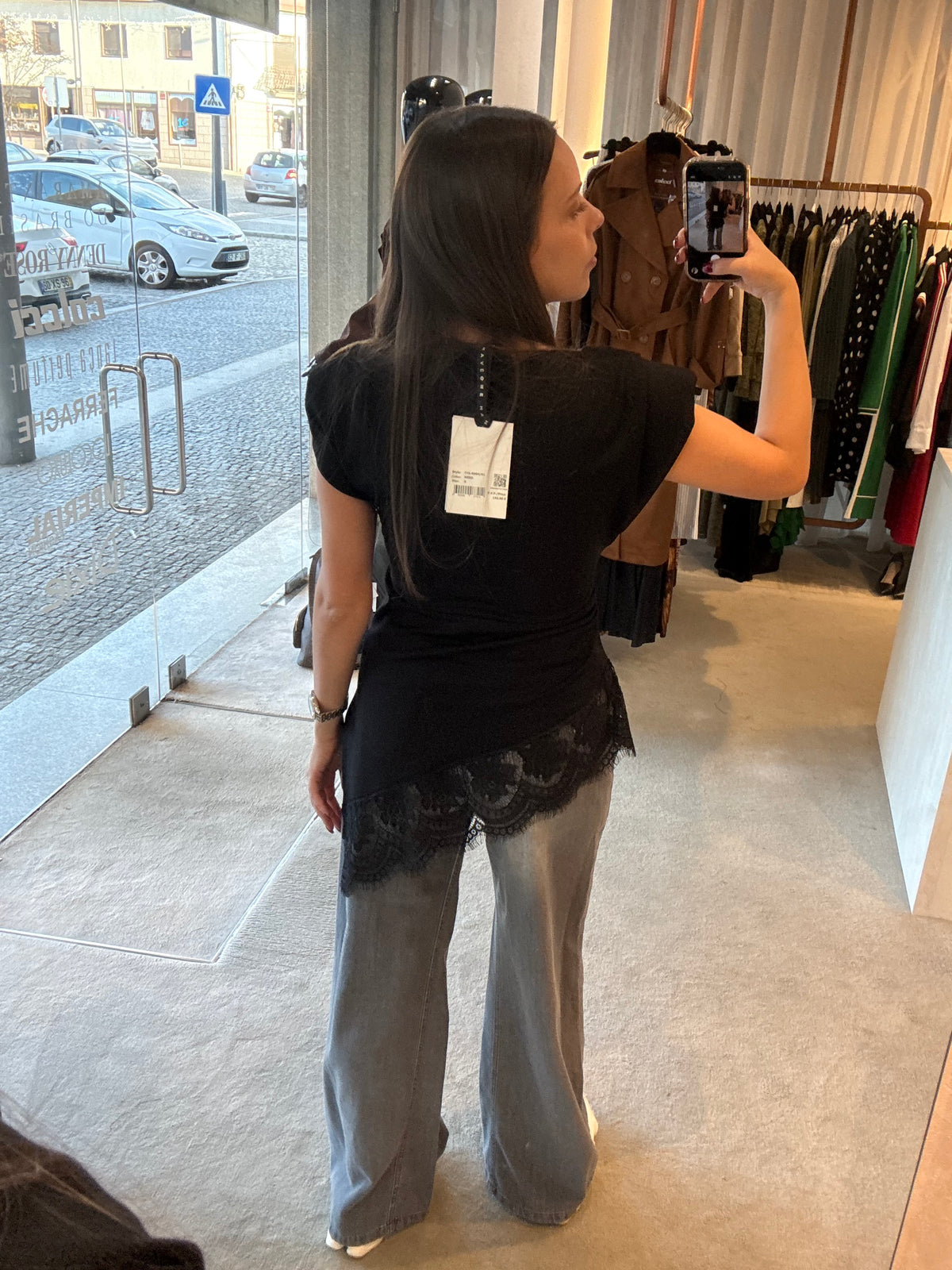 Blusa com renda assimétrica HAVEONE