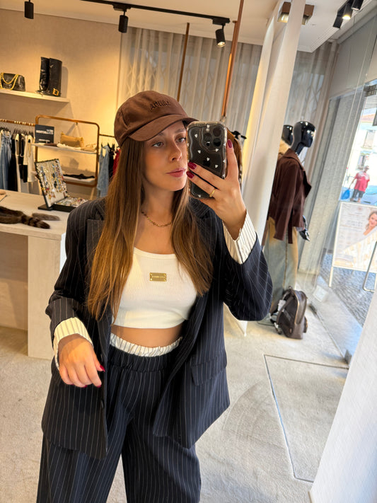Blazer com risca de giz e bordado Denny Rose