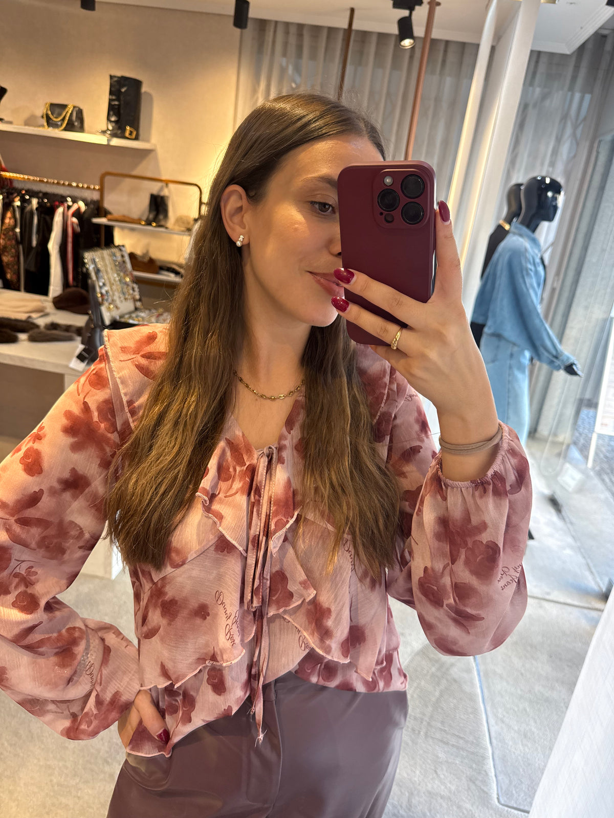 Blusa com padrão e folhos Denny Rose