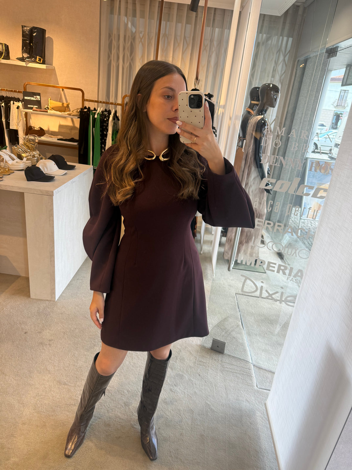 Vestido com colar Imperial