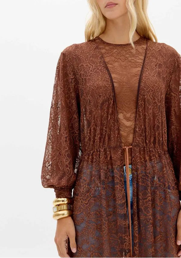 KAFTAN LONGO DE RENDA LANÇA PERFUME