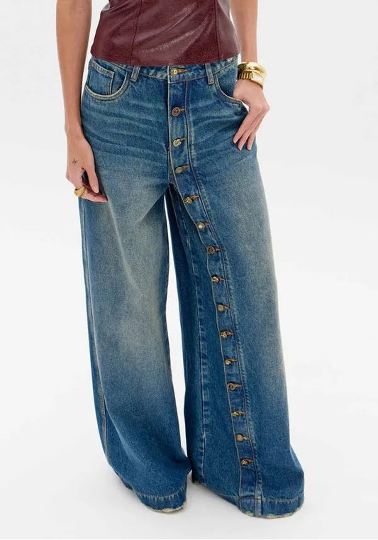 Calça Jeans Pantalona Com Botões Lança Perfume