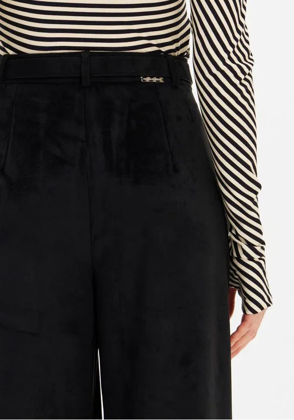 Calça Reta Cintura Média Com Cinto Lança Perfume
